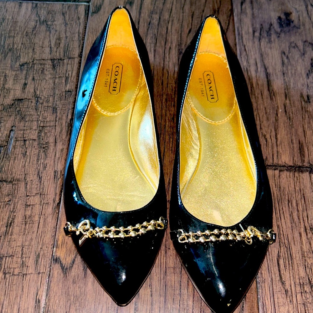 Authentic Coach Black Patent Leather with Gold Chain Detail Sz 7.5
